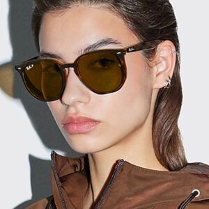 NWT Ray-Ban style RB4306